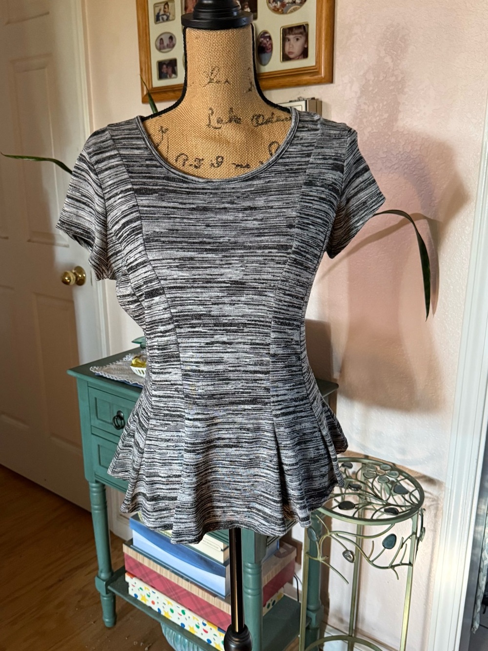 Gray Women’s Short Sleeve Knit Peplum Top Size Med